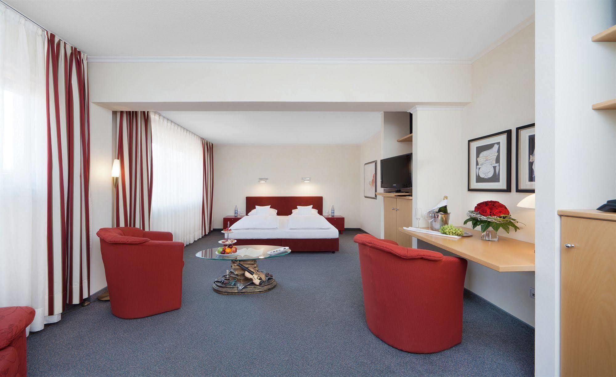 Hotel Herzogspark Herzogenaurach Esterno foto